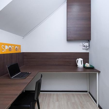 Spot On 89838 Lm Residence Мири Екстериор снимка