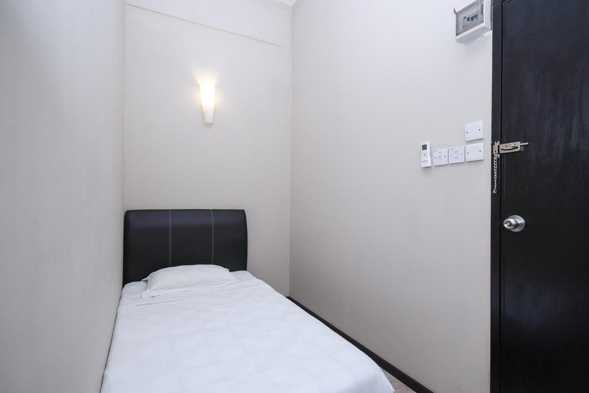 Spot On 89838 Lm Residence Мири Екстериор снимка