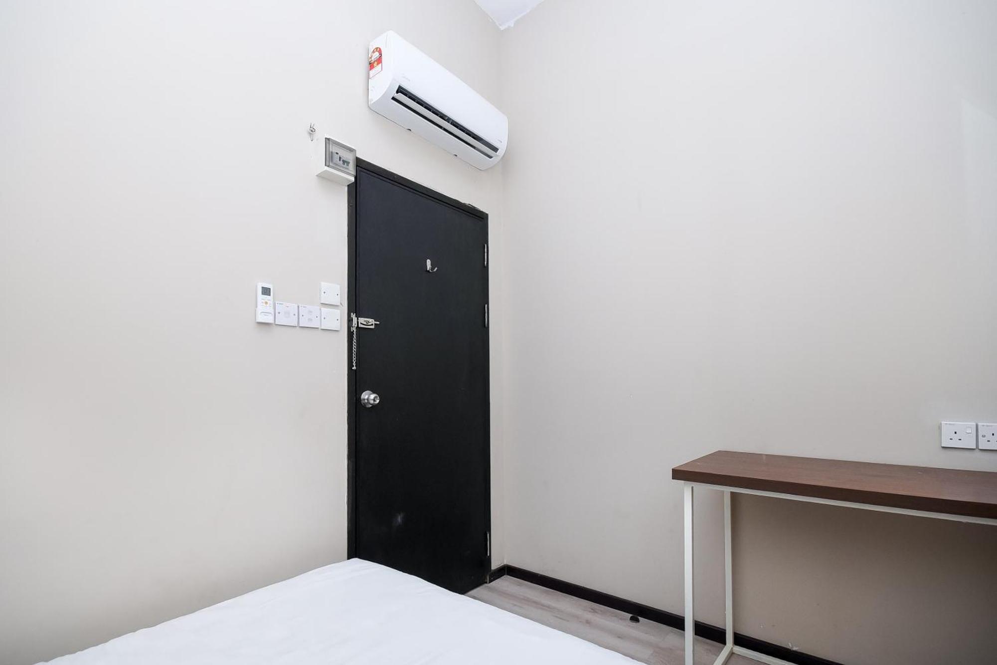 Spot On 89838 Lm Residence Мири Екстериор снимка