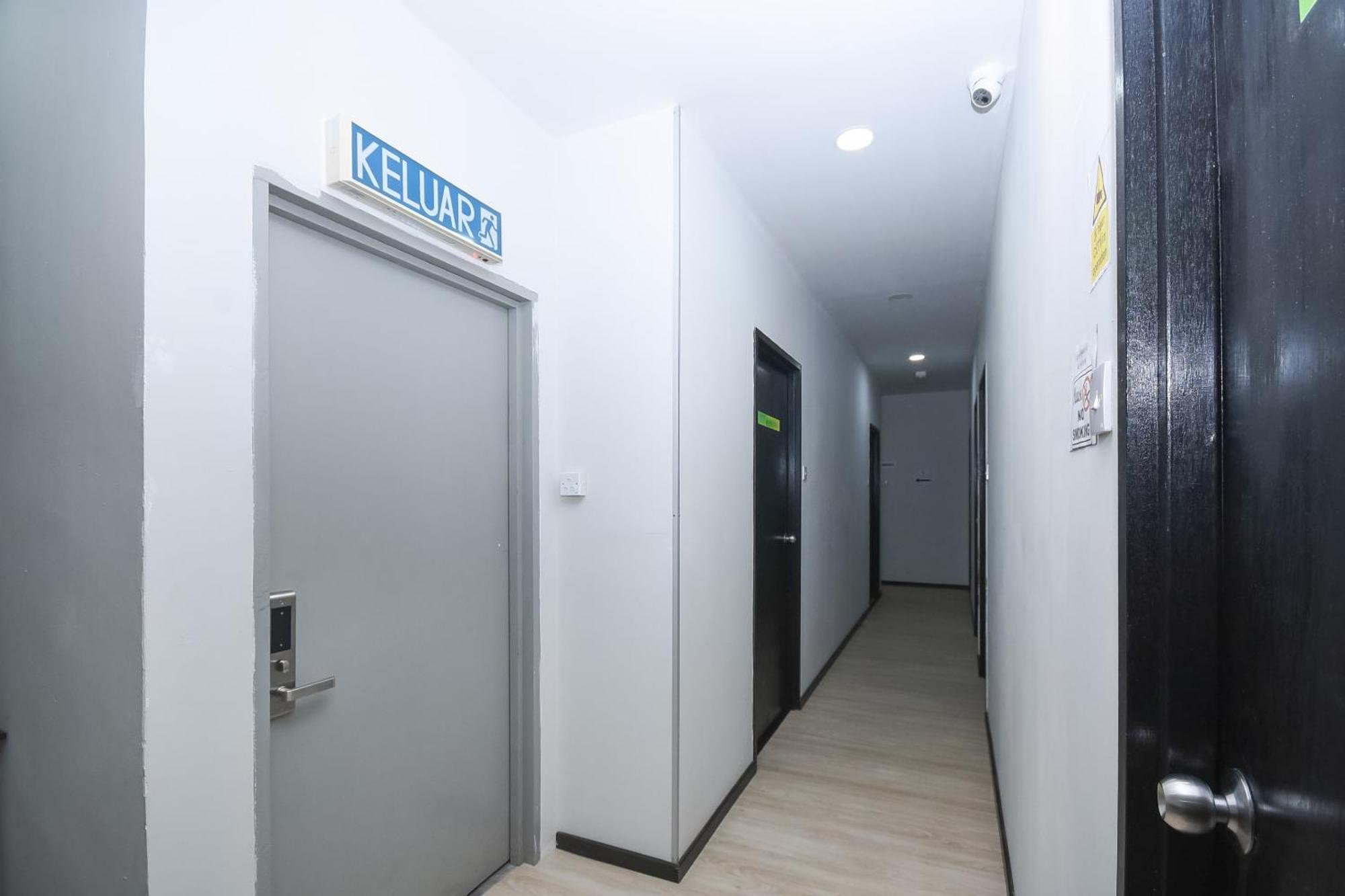 Spot On 89838 Lm Residence Мири Екстериор снимка