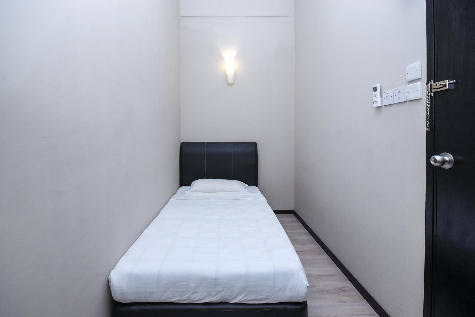 Spot On 89838 Lm Residence Мири Екстериор снимка